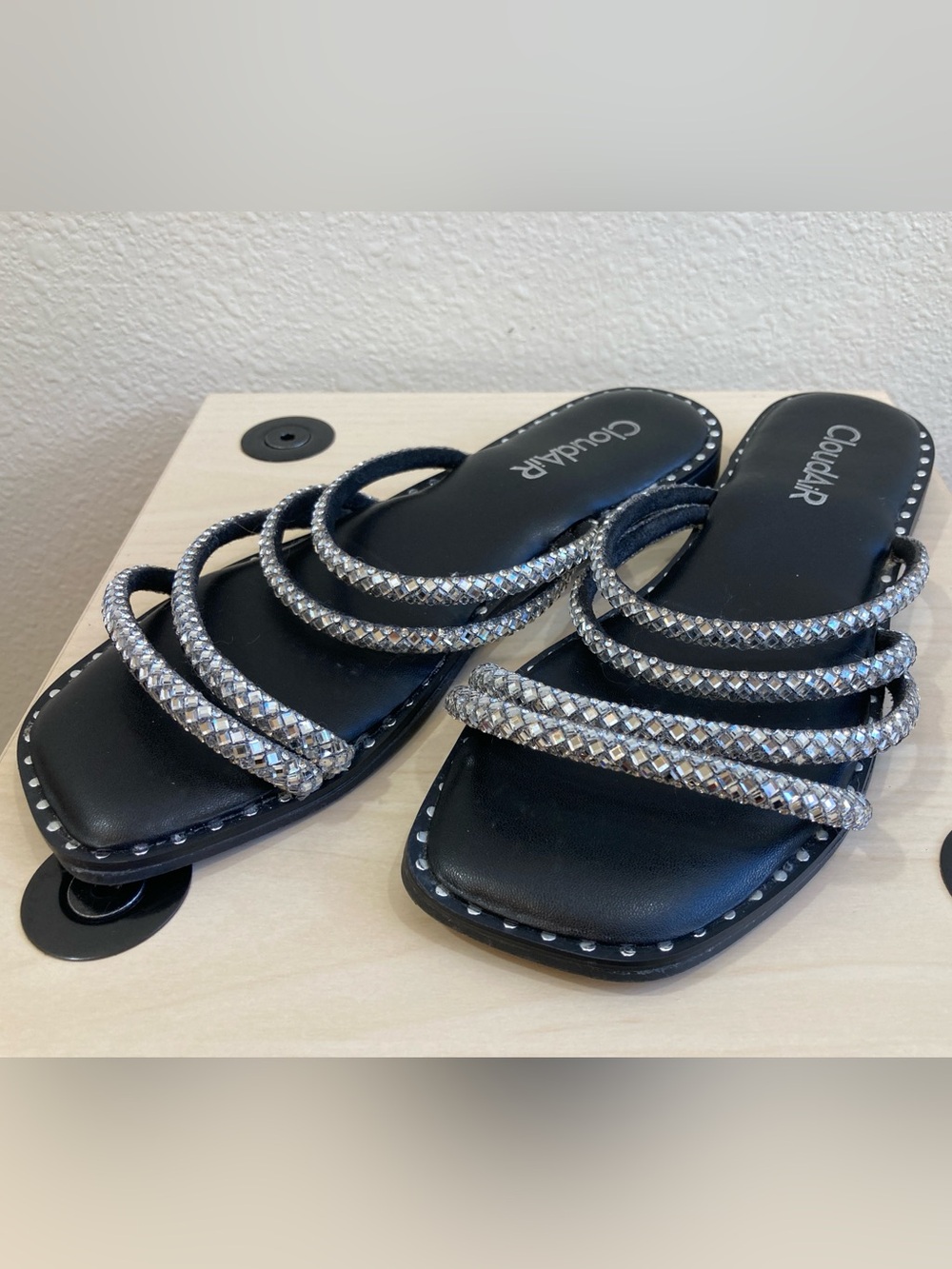 CloudAiR Black Rhinestone Flat Sandals Size 6.5 Strappy - Picture 2 of 10